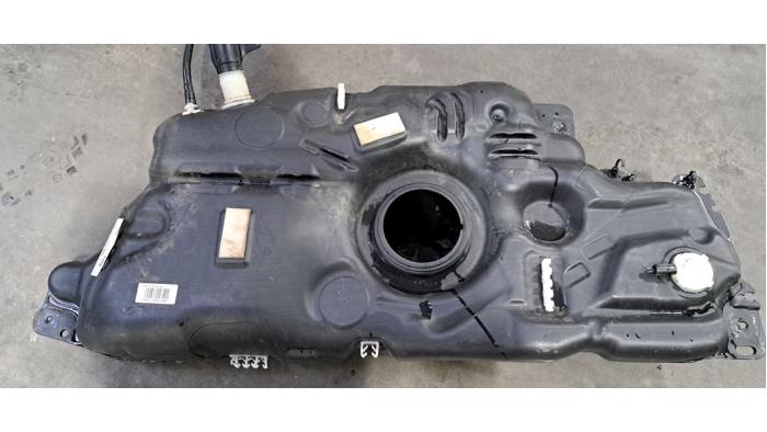 Réservoir de carburant Suzuki S-Cross