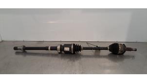 Gebruikte Aandrijfas rechts-voor Mazda CX-3 (DJ/DK) 2.0 SkyActiv-G 120 Prijs € 133,10 Inclusief btw aangeboden door Autohandel Didier