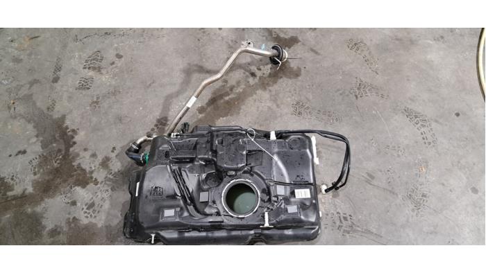 Réservoir de carburant Mercedes GLA