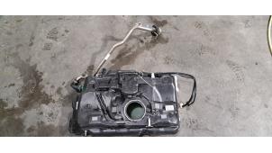 Gebruikte Brandstoftank Mercedes GLA (156.9) 1.6 180 16V Prijs € 163,35 Inclusief btw aangeboden door Autohandel Didier