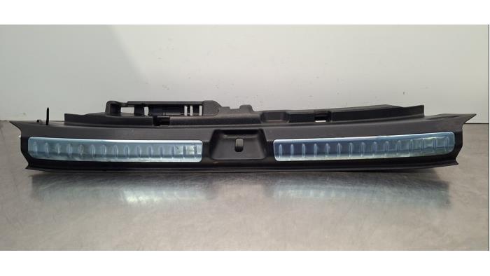 Couverture capteur serrure arrière Mercedes EQS