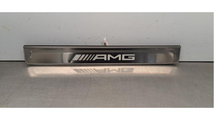 Eclairage d'embarquement Mercedes EQS