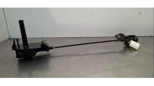 Gebruikte Hefmechniek Reservewiel Mercedes Vito (447.6) 2.0 119 CDI 16V Prijs € 42,35 Inclusief btw aangeboden door Autohandel Didier