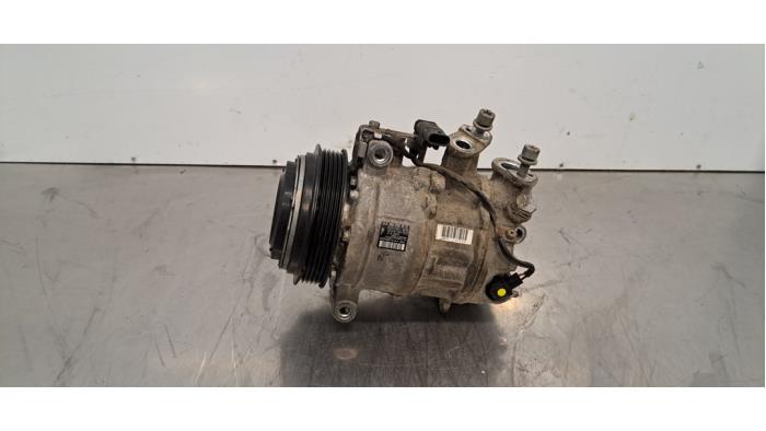 Pompe clim Mercedes Vito