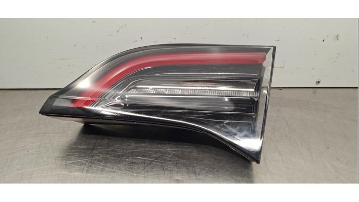 Feu arrière droit Tesla Model Y