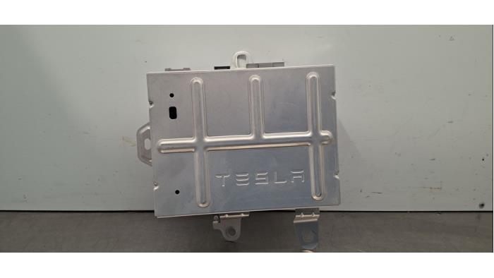 Amplificateur radio Tesla Model Y