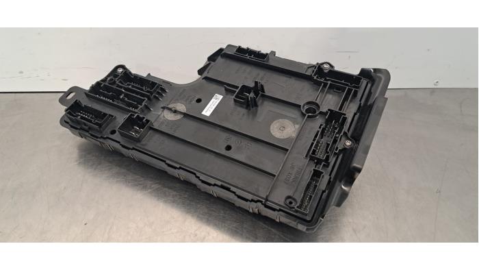 Ordinateur contrôle fonctionnel Tesla Model Y