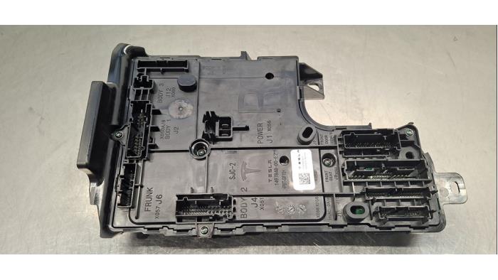 Ordinateur contrôle fonctionnel Tesla Model Y