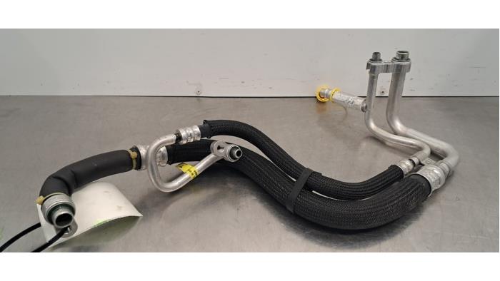 Tuyau clim Tesla Model Y