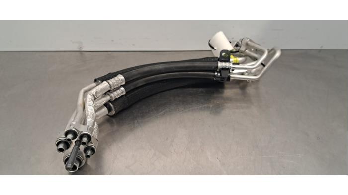 Tuyau clim Tesla Model Y