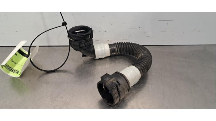 Tuyau (divers) Tesla Model Y