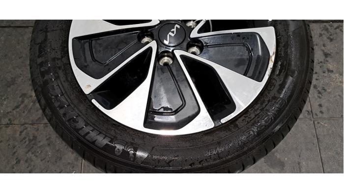 Velg + Band van een Kia Ceed Sportswagon (CDF) 1.6 GDI 16V PHEV 2024