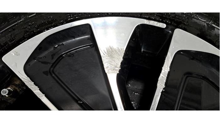 Velg + Band van een Kia Ceed Sportswagon (CDF) 1.6 GDI 16V PHEV 2024