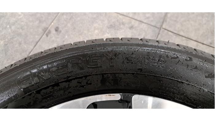 Velg + Band van een Kia Ceed Sportswagon (CDF) 1.6 GDI 16V PHEV 2024