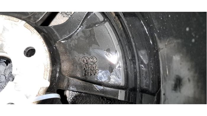 Velg + Band van een Kia Ceed Sportswagon (CDF) 1.6 GDI 16V PHEV 2024