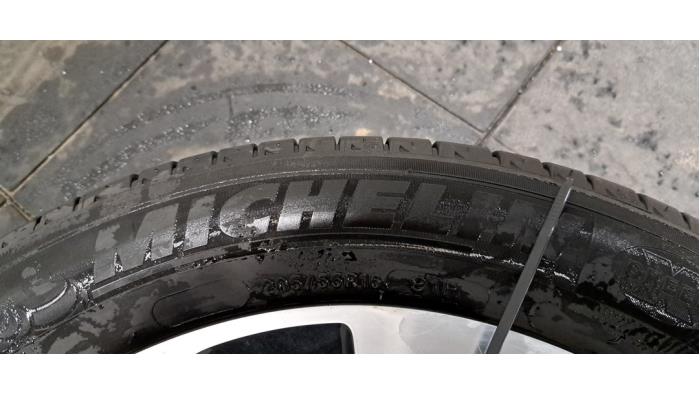 Velg + Band van een Kia Ceed Sportswagon (CDF) 1.6 GDI 16V PHEV 2024