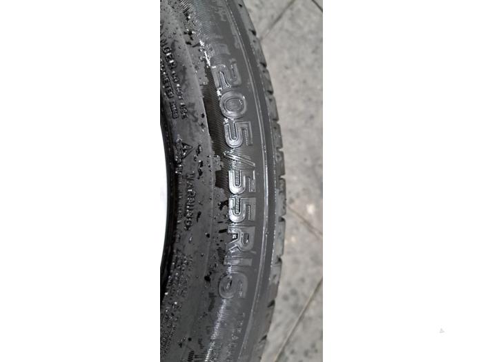 Velg + Band van een Kia Ceed Sportswagon (CDF) 1.6 GDI 16V PHEV 2024