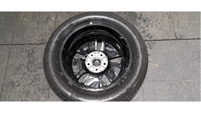 Velg + Band van een Kia Ceed Sportswagon (CDF) 1.6 GDI 16V PHEV 2024