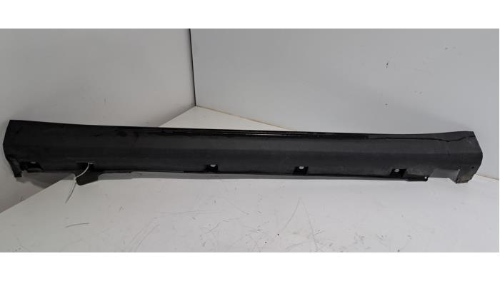 Marche-pied (list de couverture) droite Suzuki S-Cross