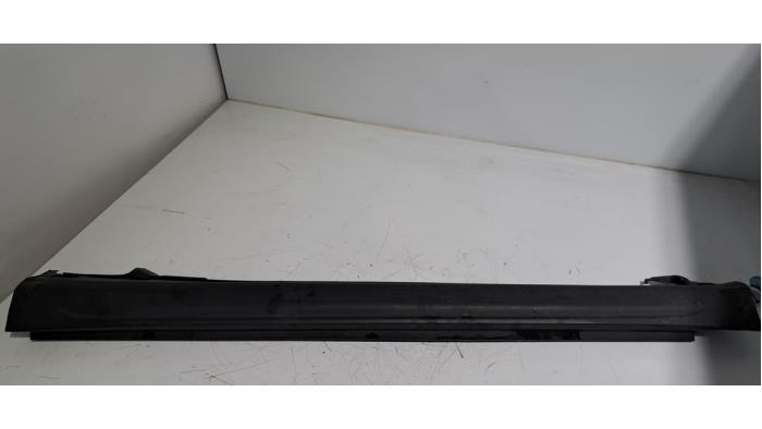 Marche-pied (list de couverture) gauche Suzuki S-Cross