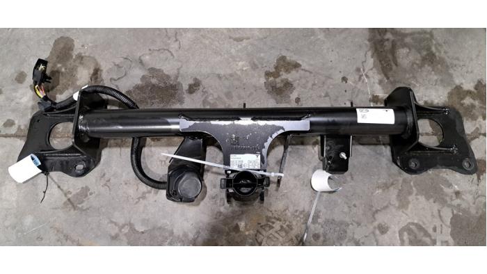 Crochet d'attelage Tesla Model Y