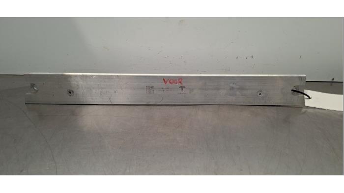 Barre transversale avant Tesla Model Y