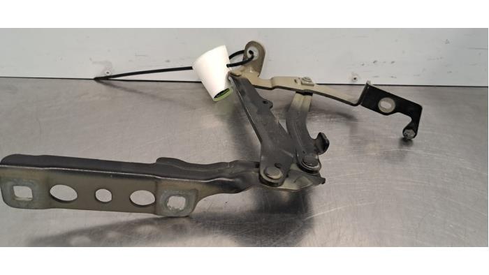 Charnière capot Peugeot 3008