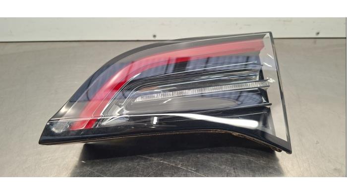Feu arrière droit Tesla Model Y