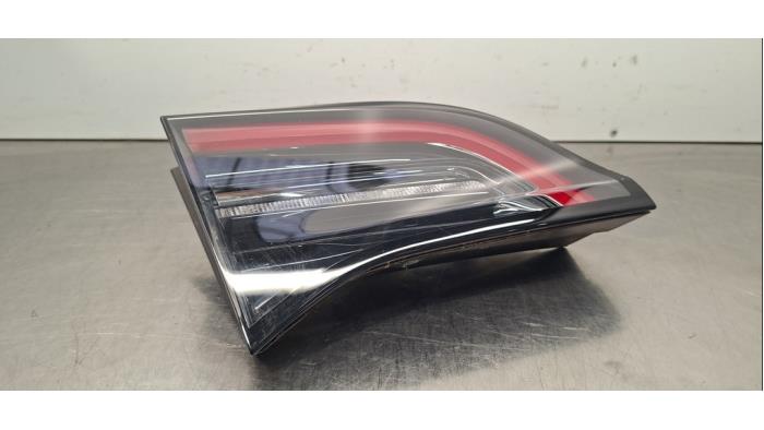 Feu arrière gauche Tesla Model Y