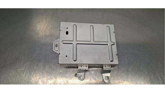 Amplificateur radio Tesla Model Y