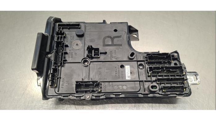 Ordinateur contrôle fonctionnel Tesla Model Y