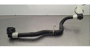 Gebruikte Slang (diversen) Tesla Model Y (5YJY) Long Range,Performance Prijs € 30,25 Inclusief btw aangeboden door Autohandel Didier