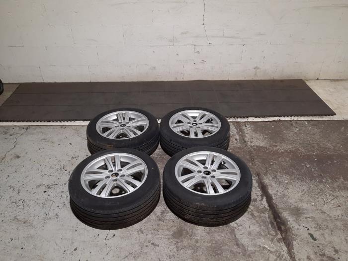 Kit jantes + pneumatiques MG MG4