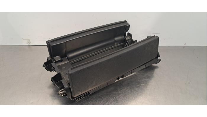 Accoudoir Mercedes CLA