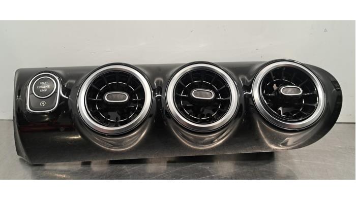 Grille aération tableau de bord Mercedes CLA