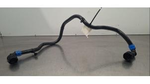 Gebruikte Koelwaterslang Tesla Model Y (5YJY) Long Range,Performance Prijs € 30,25 Inclusief btw aangeboden door Autohandel Didier