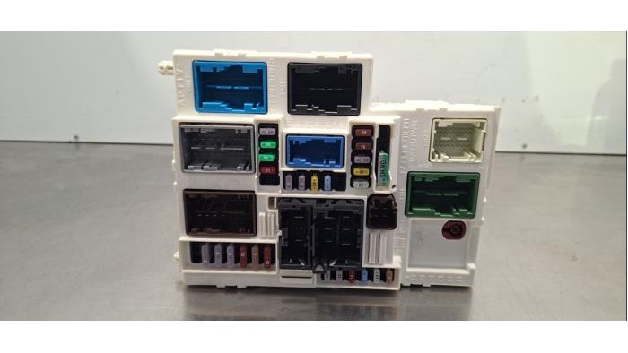 Boîte à fusibles Peugeot 308