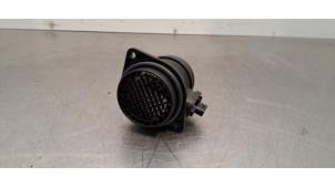 Gebruikte Luchtmassameter Peugeot 408 1.6 16V HYbrid 180 Prijs € 48,40 Inclusief btw aangeboden door Autohandel Didier