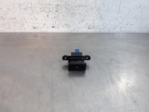 Gebruikte Schakelaar handrem Citroen C4 Picasso (3D/3E) 1.6 e-Hdi, BlueHDi 115 Prijs € 42,35 Inclusief btw aangeboden door Autohandel Didier