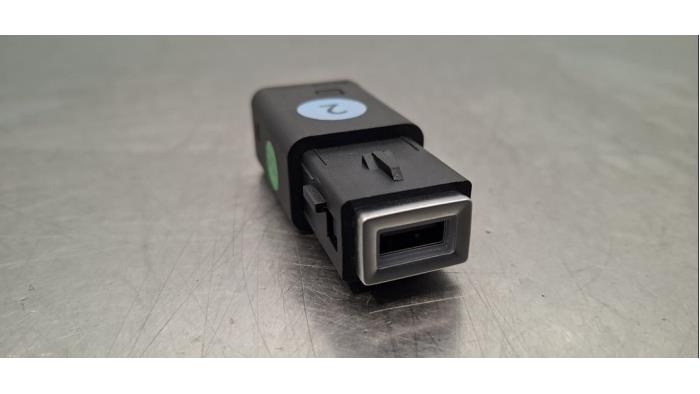 Connexion USB DS Automobiles DS7 Crossback