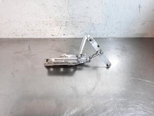 Gebruikte Motorkap Scharnier Opel Insignia Sports Tourer 1.6 CDTI 16V 110 Prijs € 24,20 Inclusief btw aangeboden door Autohandel Didier