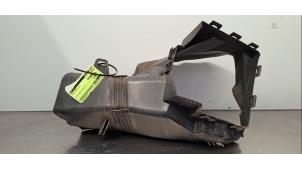 Gebruikte Luchtgeleider Peugeot 5008 II (M4/MC/MJ/MR) 1.5 BlueHDi 130 Prijs € 66,55 Inclusief btw aangeboden door Autohandel Didier