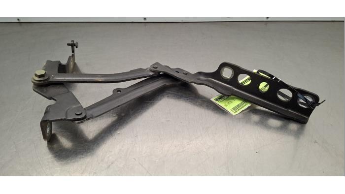 Charnière capot Peugeot 5008