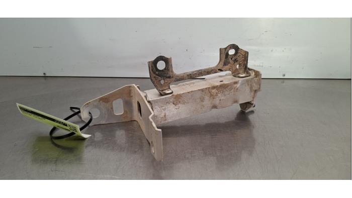 Support pare-chocs avant droit Toyota Rav-4