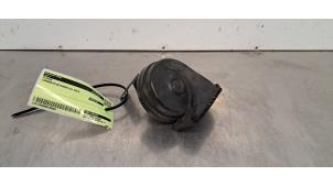 Gebruikte Toeter Landrover Defender II 110 2.0 16V P300 Prijs € 30,25 Inclusief btw aangeboden door Autohandel Didier