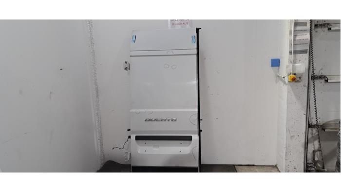 Tylne drzwi samochodu dostawczego Fiat Ducato