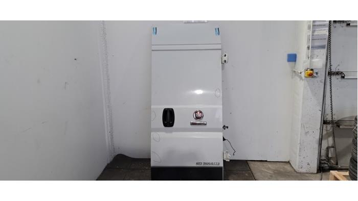 Takaovellinen linja-auto Fiat Ducato