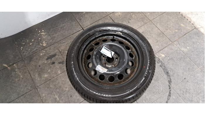 Roue de secours Toyota Pro-Ace
