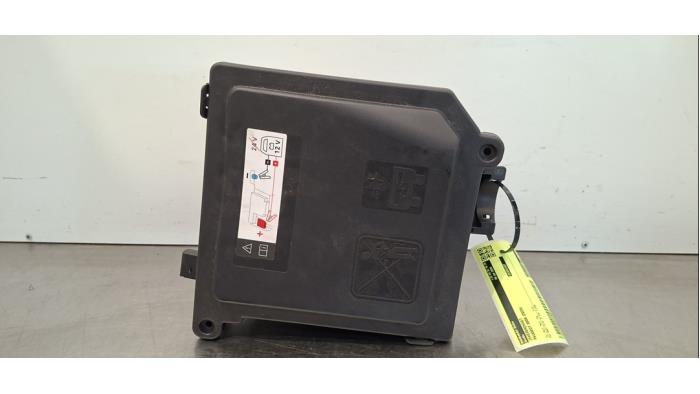 Boîte à fusibles Peugeot 3008