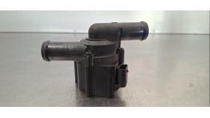 Gebruikte Extra waterpomp Landrover Defender II 110 2.0 16V P300 Prijs € 66,55 Inclusief btw aangeboden door Autohandel Didier